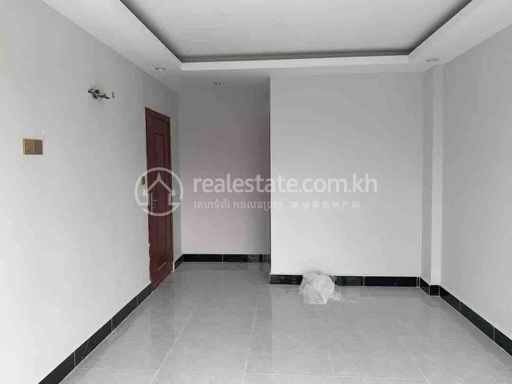 144 sqm Living Size Apartment For Rent in Chamkarmon