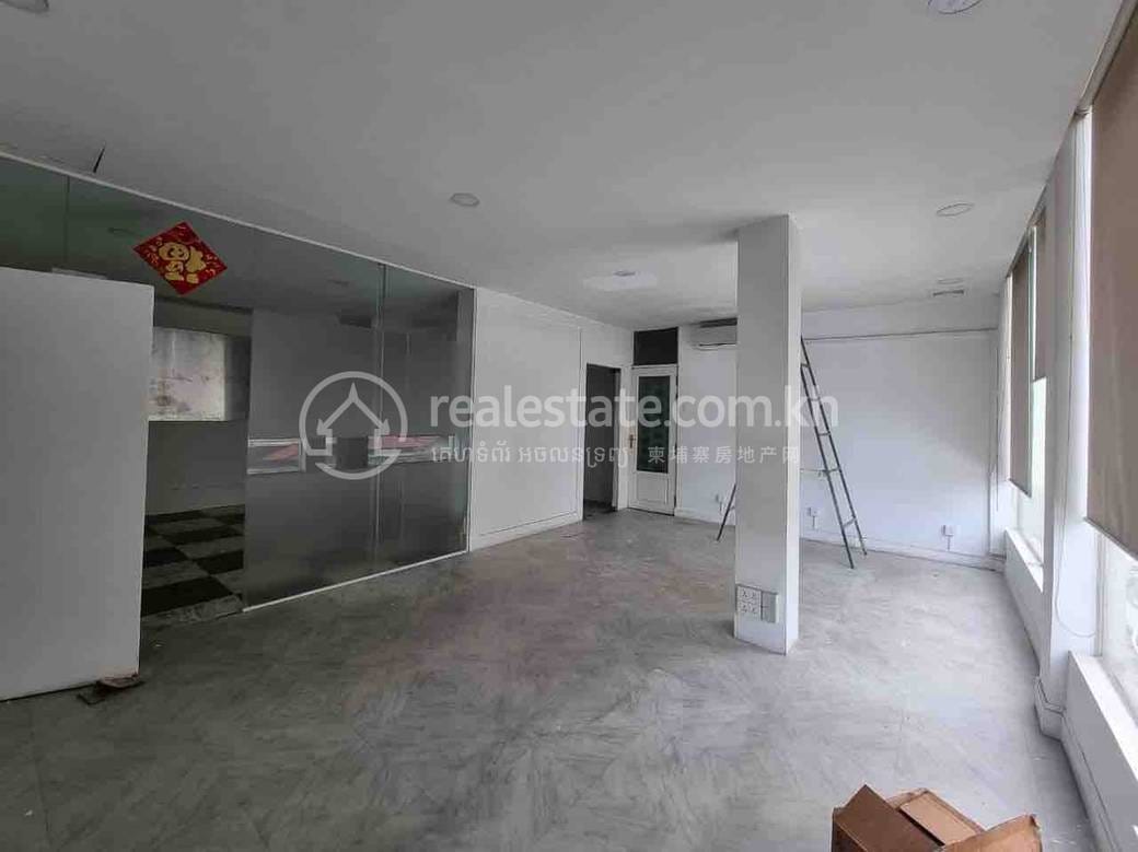 Daun Penh Shophouse For Rent in Chakto Mukh Daun Penh $4,000