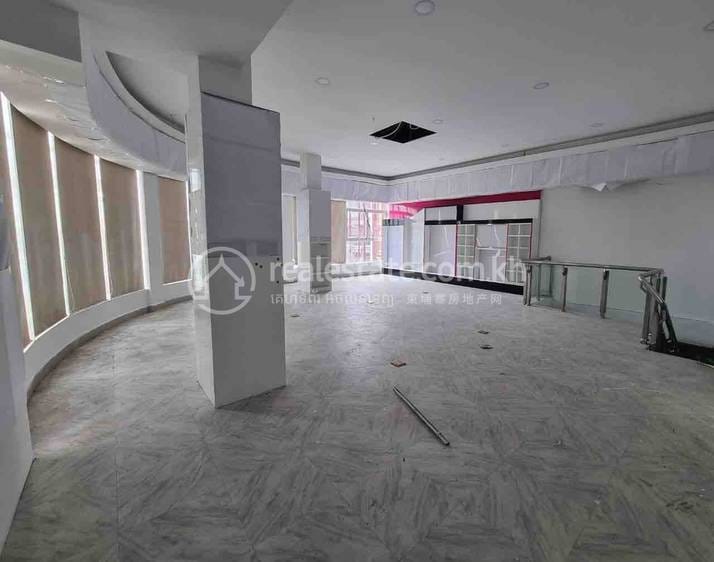 Shophouse For Rent in Daun Penh $4,000