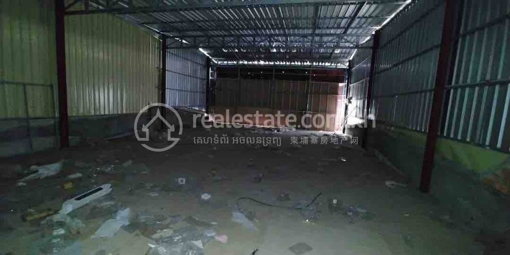 176 sqm Living Size Shophouse For Rent in Boeng Keng Kang