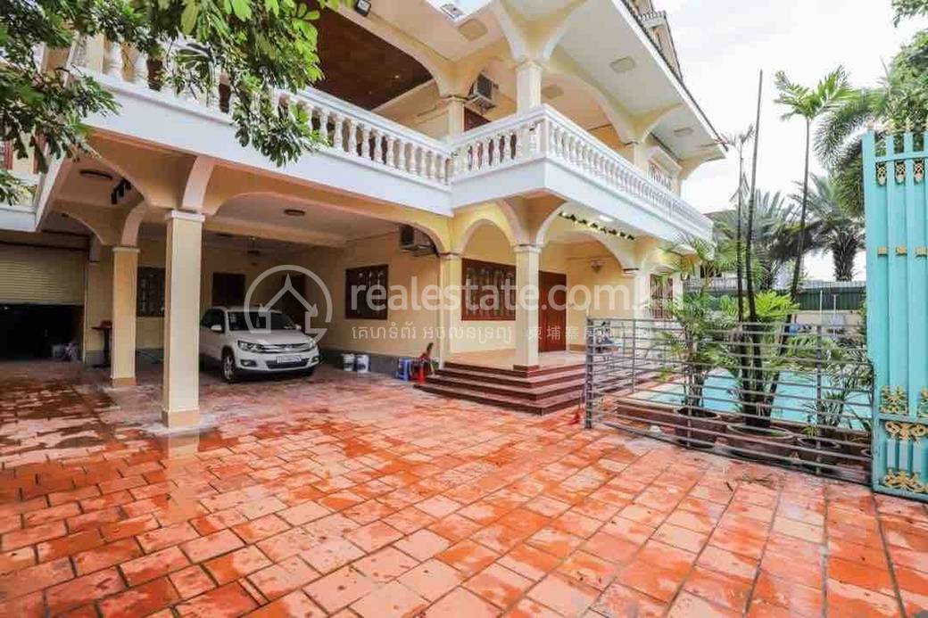 วิลล่า สำหรับเช่า พื้นที่ใช้สอย 290 ตร.ม. ใน Boeng Keng Kang