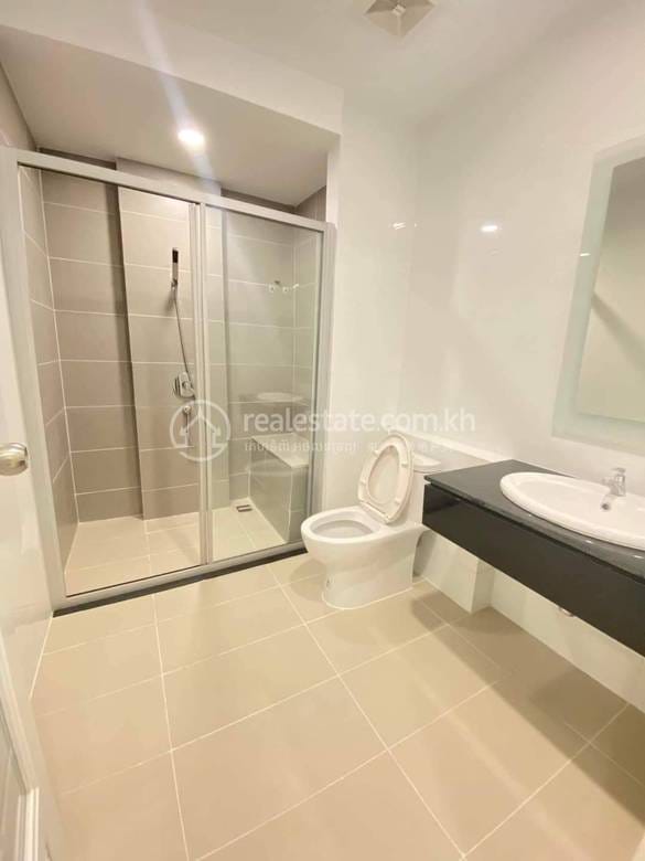 ផ្ទះលក់ដូរ 6 បន្ទប់គេង សំរាប់ជួល ក្នុងតម្លៃ $1,000