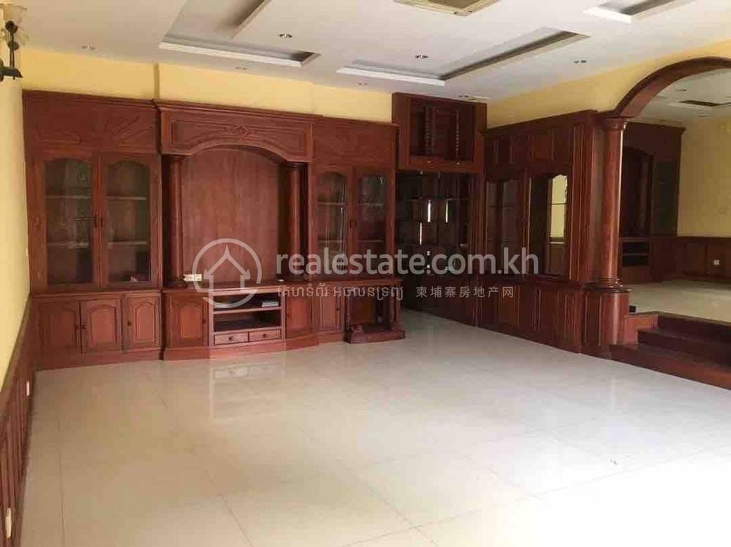 Villa For Rent in Tuek Thla, Sen Sok, Phnom Penh