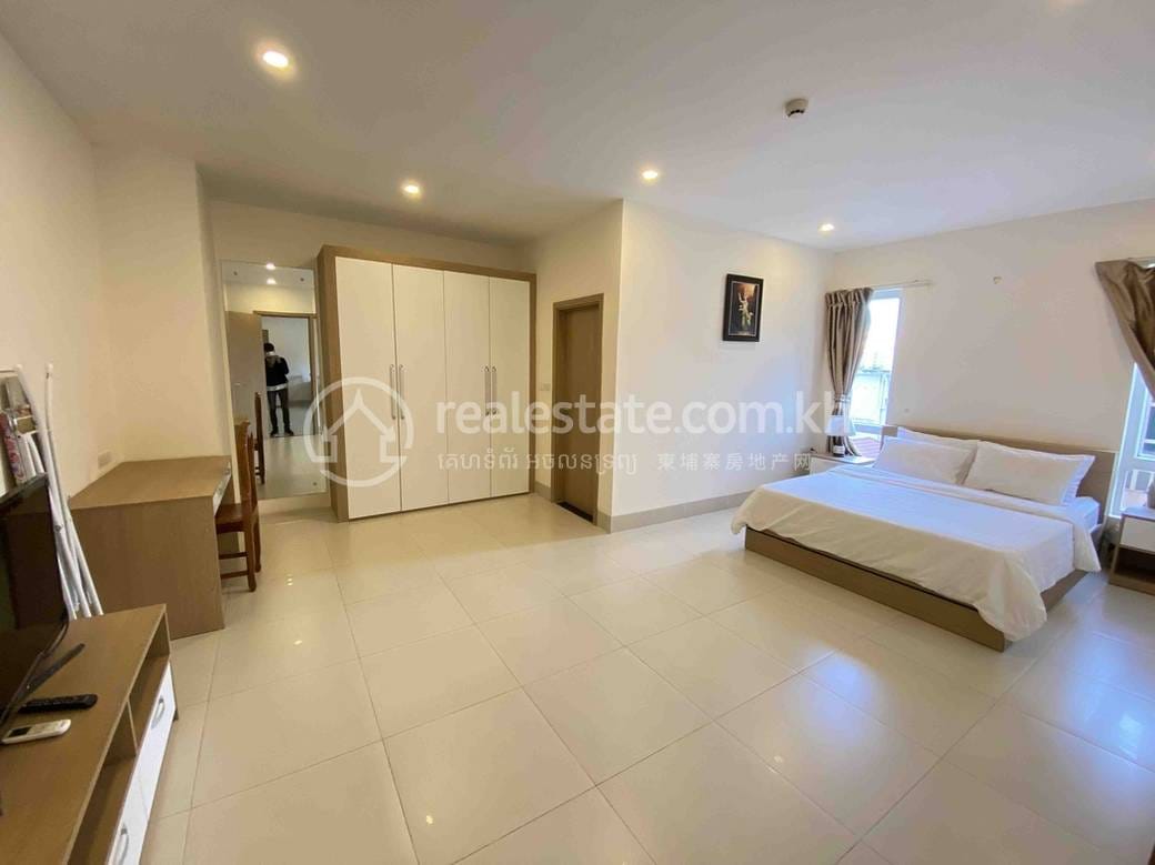 Daun Penh Condo For Rent in Daun Penh