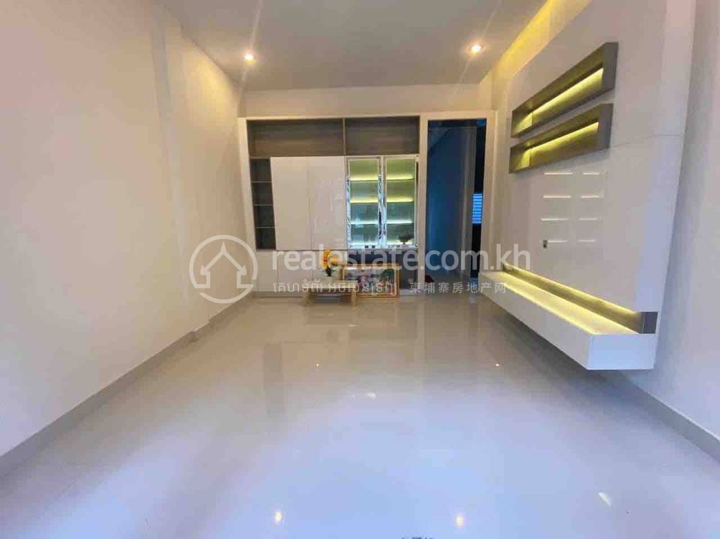 House and lot สำหรับเช่า ใน นิรุต, จบาร์อำเปา, พนมเปญ