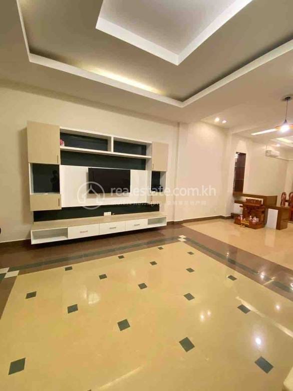 Villa For Rent in Chbar Ampov $900