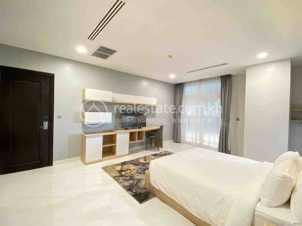 Condo For Rent with 1 Parking Space