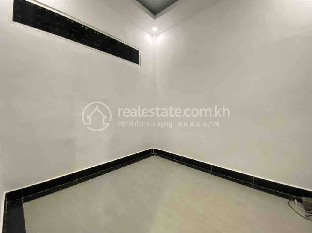 $1,200 Shophouse