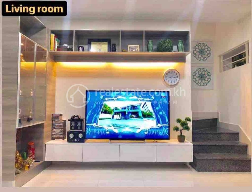 Link House For Rent in Chbar Ampov $700