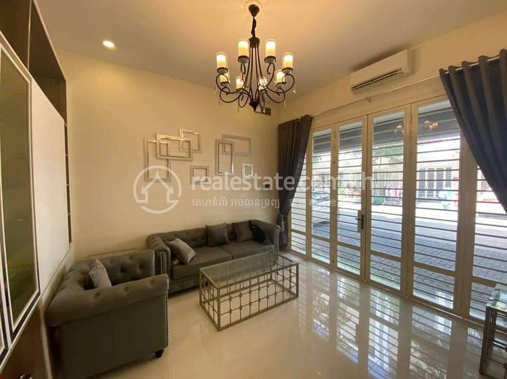 Maison-boutique À louer à Chbar Ampov $750