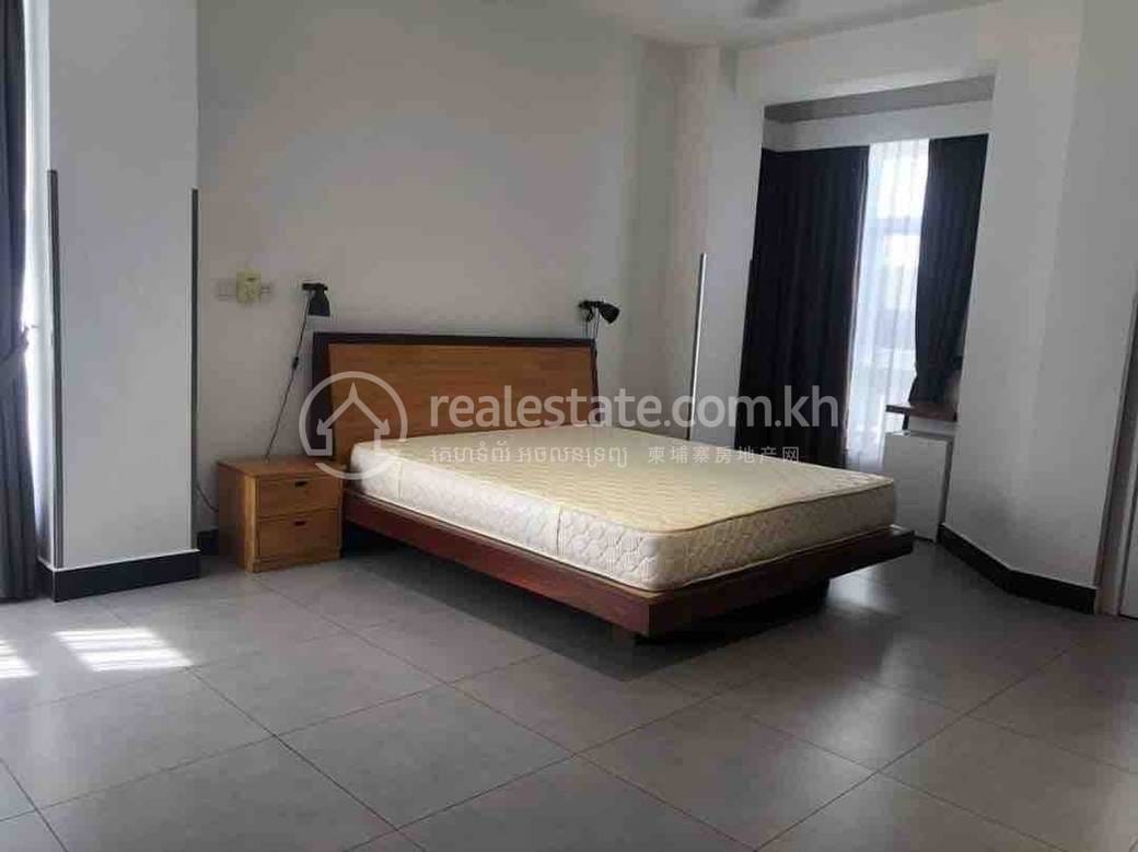 Апартаменты с Обслуживанием Для Аренды in Chamkarmon $1,600