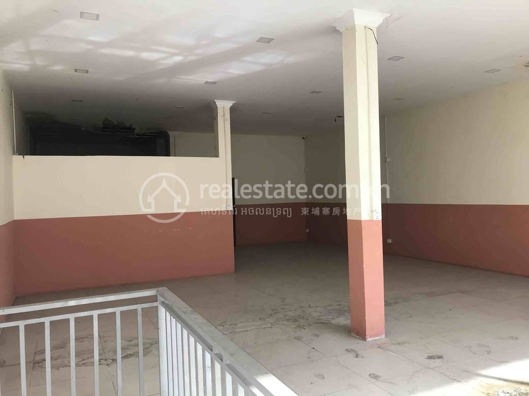 Daun Penh店屋出租，位于Chakto MukhDaun Penh，价格$5,500