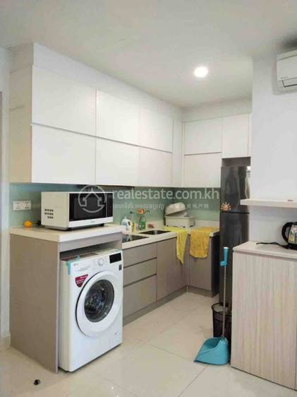 $900 Condo