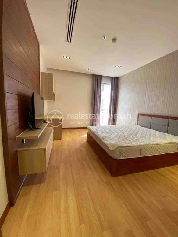 97 sqm Living Size Apartment For Rent in Daun Penh