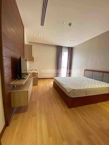 97 sqm Living Size Apartment For Rent in Daun Penh