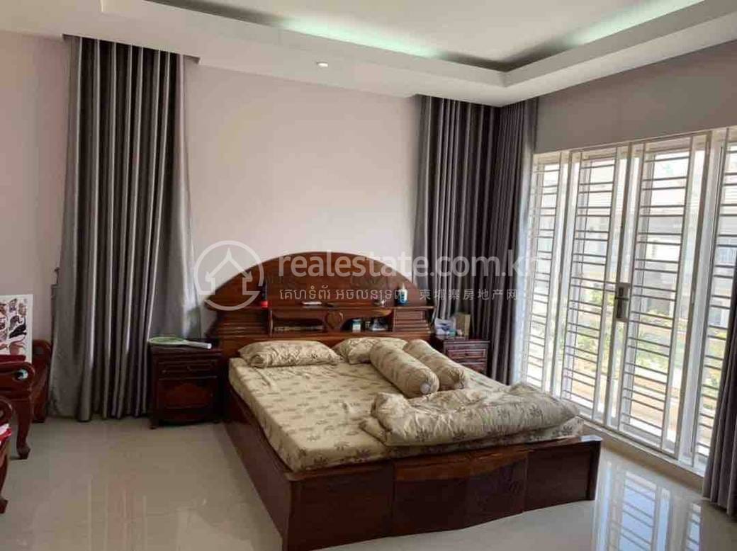 Villa Jumelle À louer à Tuek Thla, Sen Sok, Phnom Penh