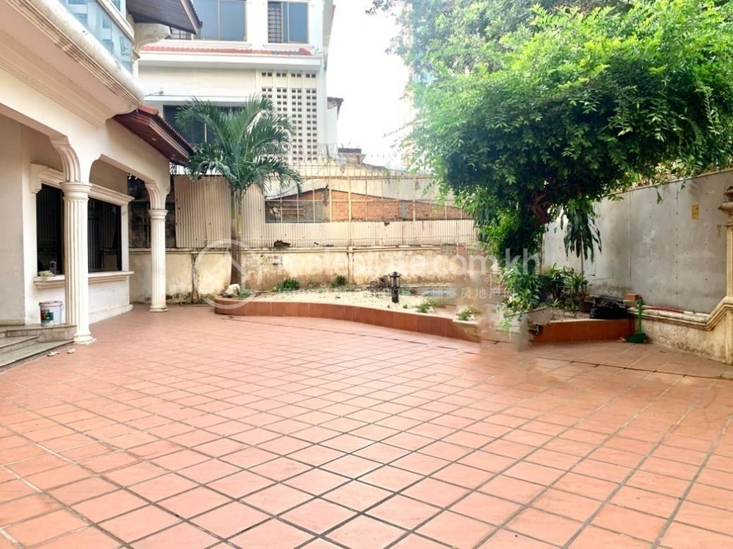 Villa For Rent with 4 Parking Space