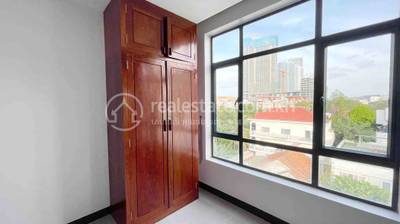 Condo For Rent in Chamkarmon $650
