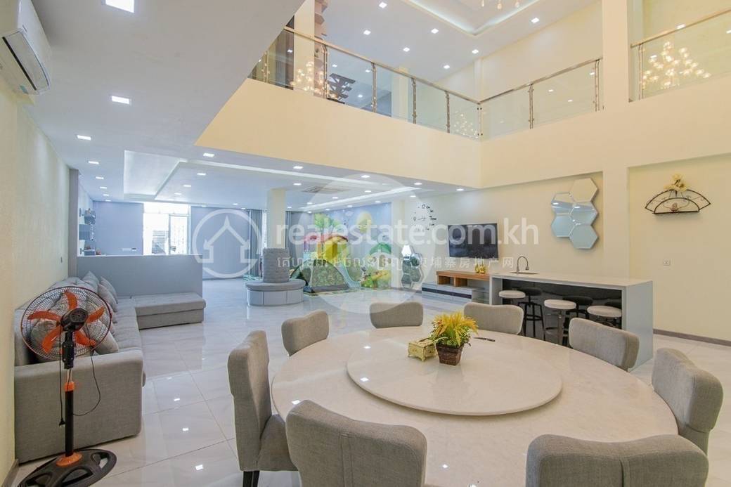 Villa For Sale in Chbar Ampov $880,000