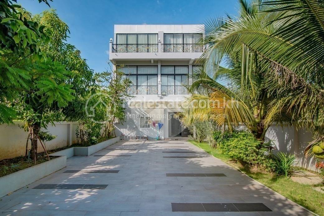 Villa For Sale with 1 Parking Space