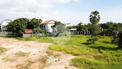 ដី សំរាប់លក់ ទំហំដី 4,300 ម៉ែត្រការ៉េ ក្នុងតម្លៃ $1,247,000