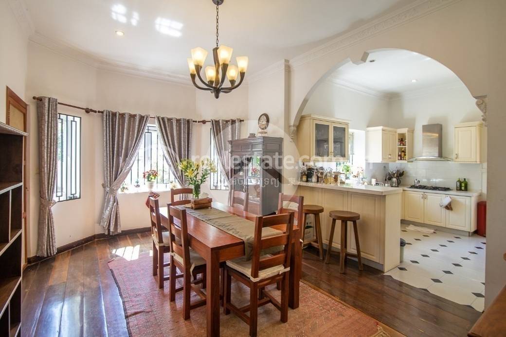 Villa For Sale with 1 Parking Space