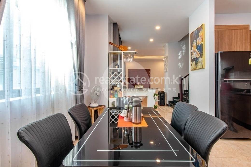 Kandaek Villa For Sale in Kandaek