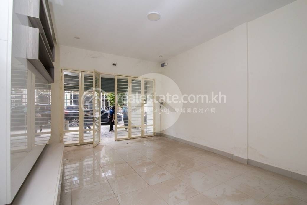 162 sqm Living Size House and lot Na prodej in Meanchey
