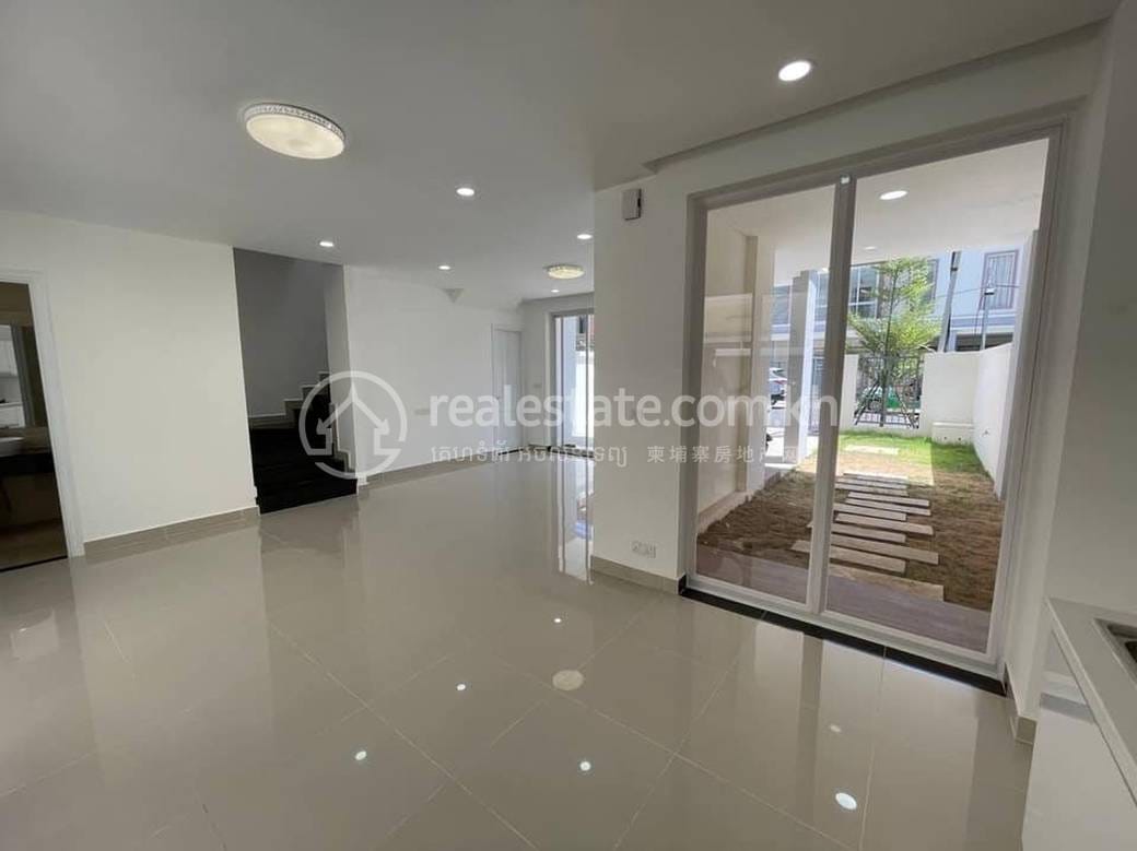 Orkidē Villa | The Botanic City | Chroy Changvarの連棟住宅売り物件 $247,888