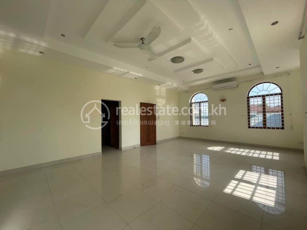 វីឡា សំរាប់ជួល នៅToul Kork តម្លៃ $2,800