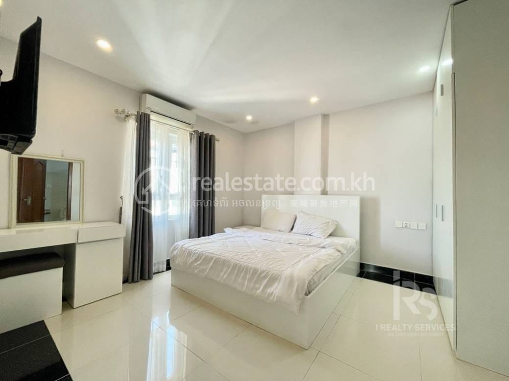 $700 Condo