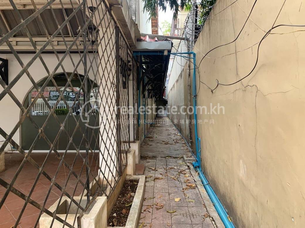 Maison-boutique À louer à Daun Penh $4,000