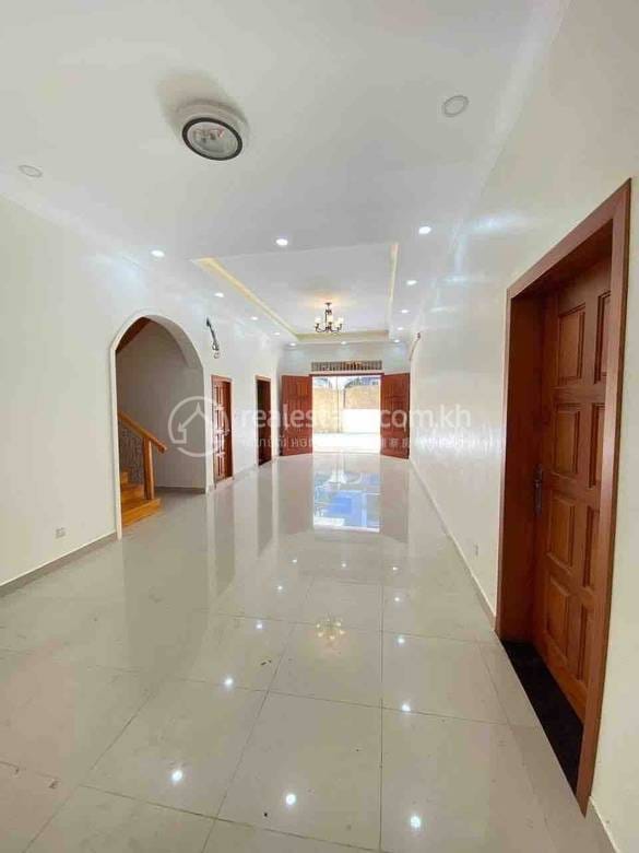 วิลล่า For Sale & Rent พร้อมที่จอดรถ 4 คัน