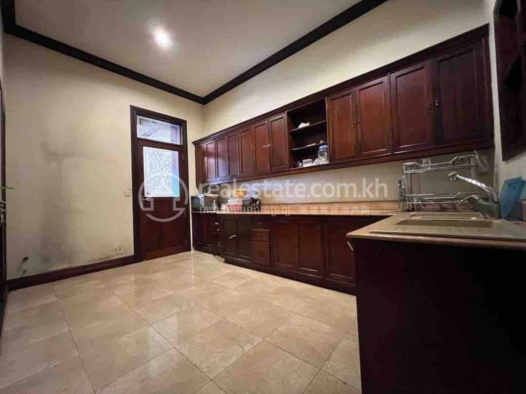 Вилла Для Аренды in Daun Penh $5,000