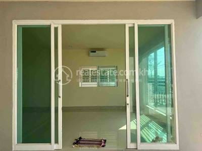 Villa For Sale in Por Sen Chey $100,000