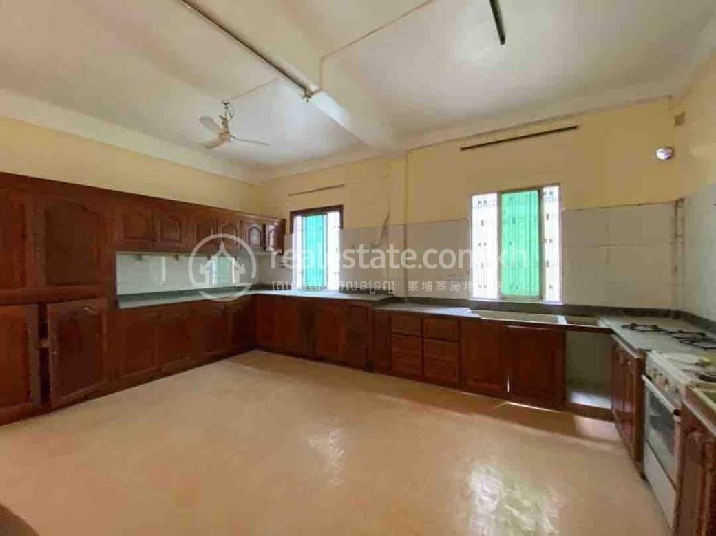 วิลล่า สำหรับเช่า ใน Daun Penh $5,500