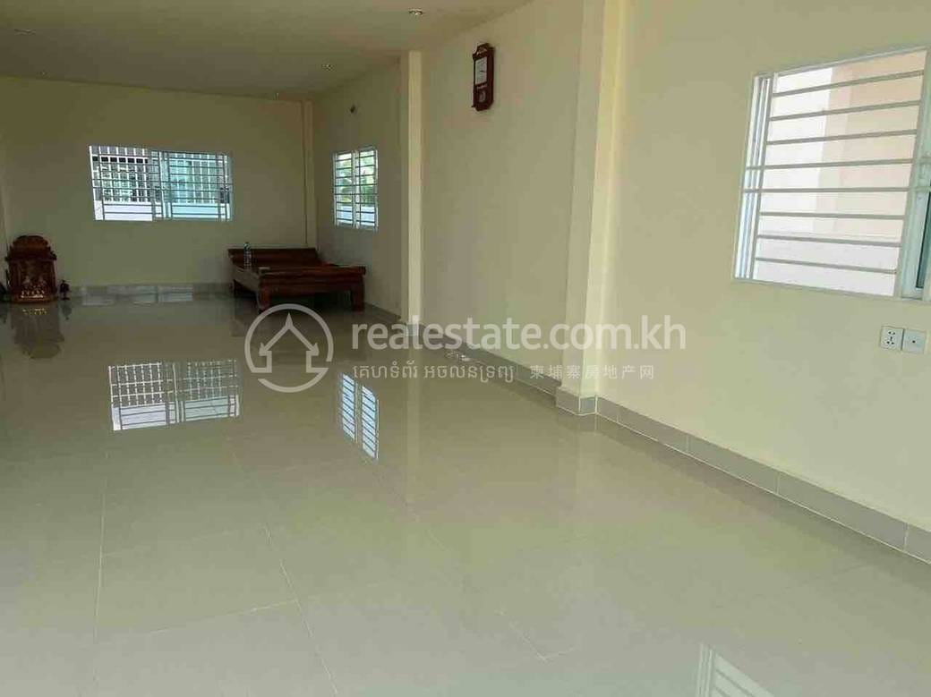 Villa For Sale with 2 Parking Space