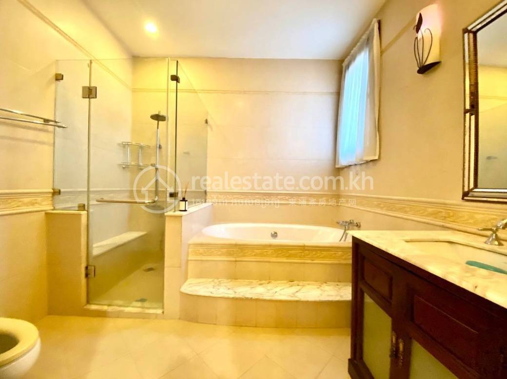Villa For Rent with 5 Parking Space