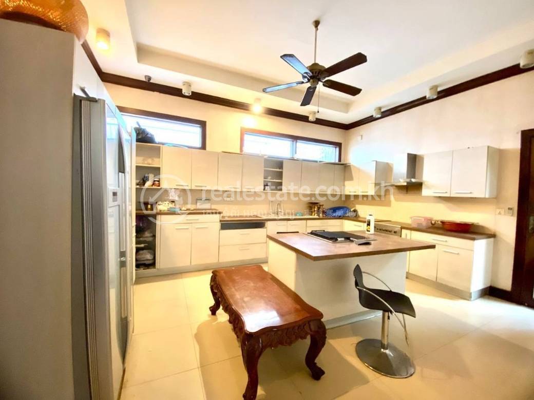 Villa For Rent in Chakto Mukh, Daun Penh, Phnom Penh