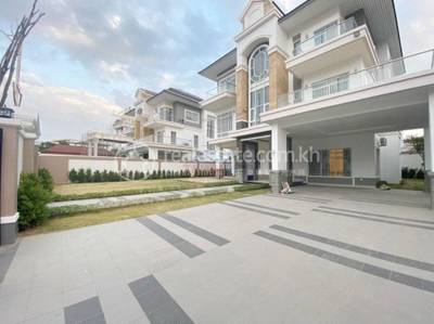 Chbar Ampovの別荘賃貸物件 $5,000