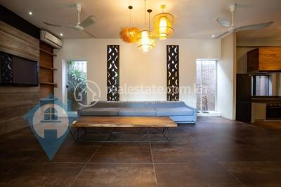 带2个停车位的House and lot出租