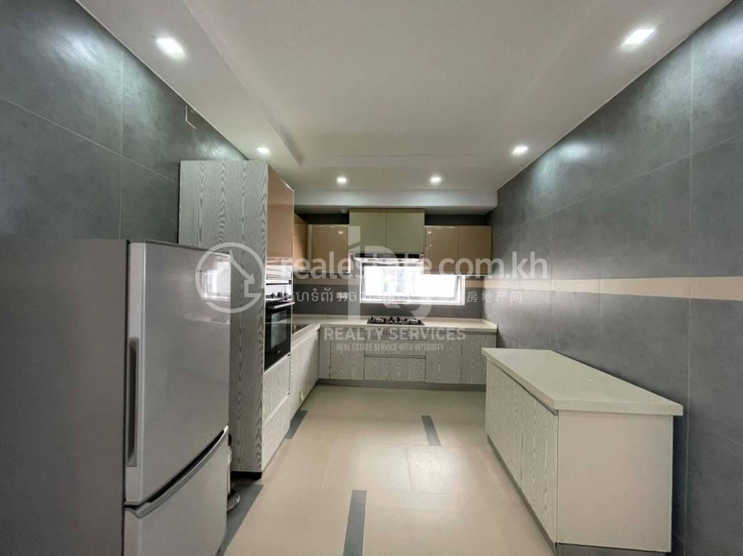 130 sqm Living Size Apartmán K pronájmu in Boeng Keng Kang