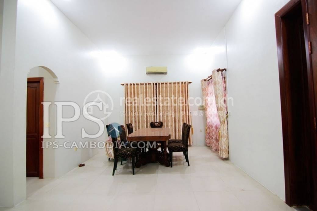 วิลล่า สำหรับขาย ใน Toul Kork $900,000