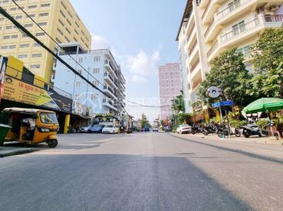 Phsar Daeum Thkov, Chamkarmon, Phnom Penh