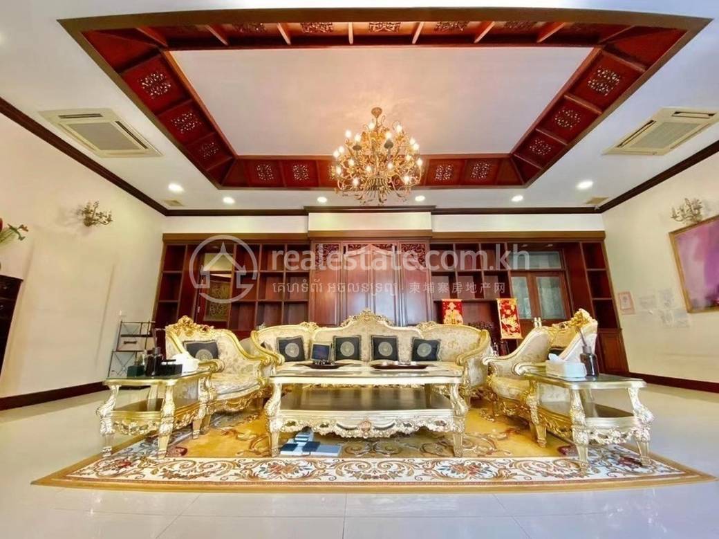 300 sqm Living Size Villa For Rent in Daun Penh