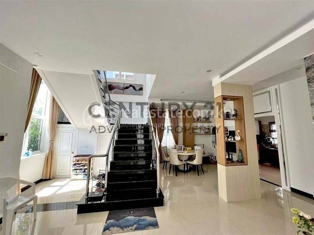 5 Bedrooms Vila Na prodej for $680,000