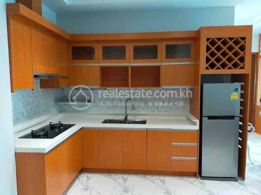 $900 Condo