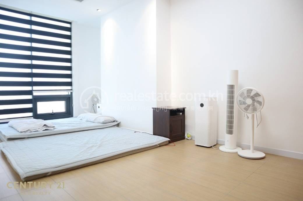 The Penthouse Residence | Condo For Sale with 1 Parking Space