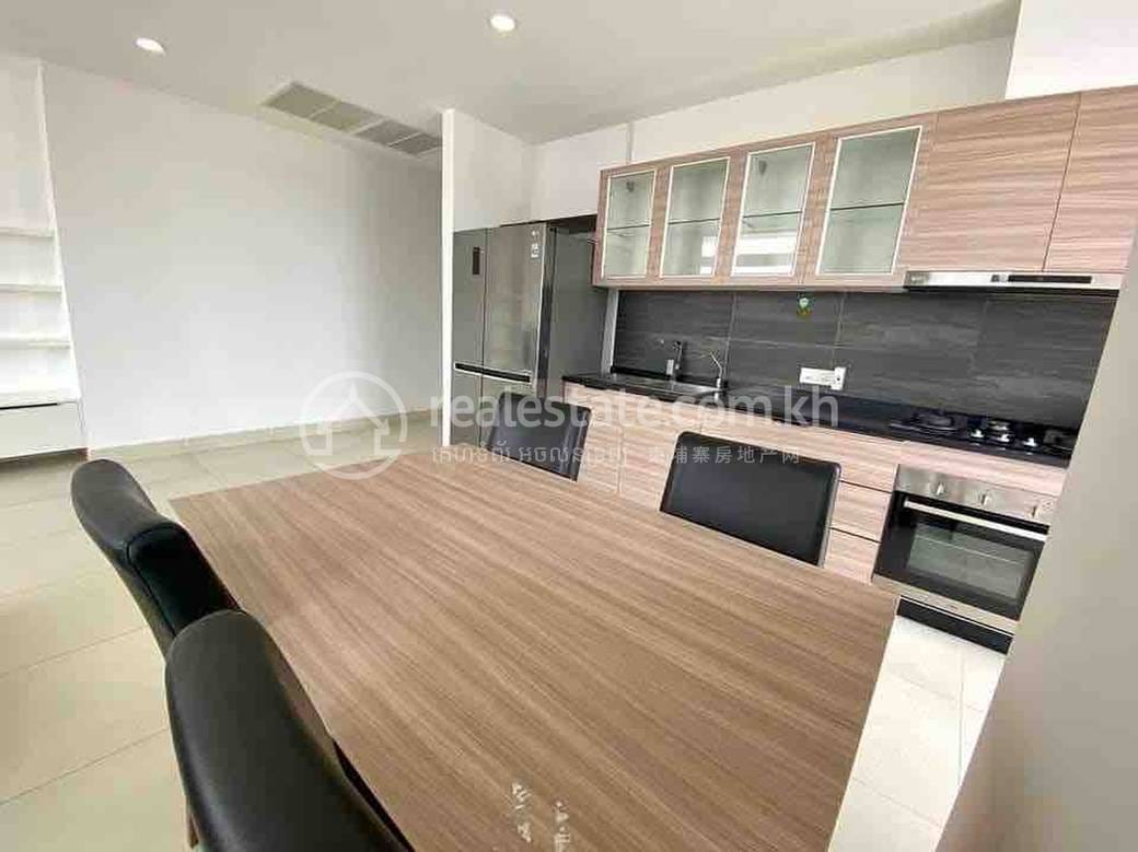 2 Bedrooms Apartmán se službami K pronájmu for $1,750
