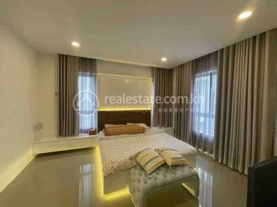 residential Villa for sale dans Chak Angrae Kraom ID 202013